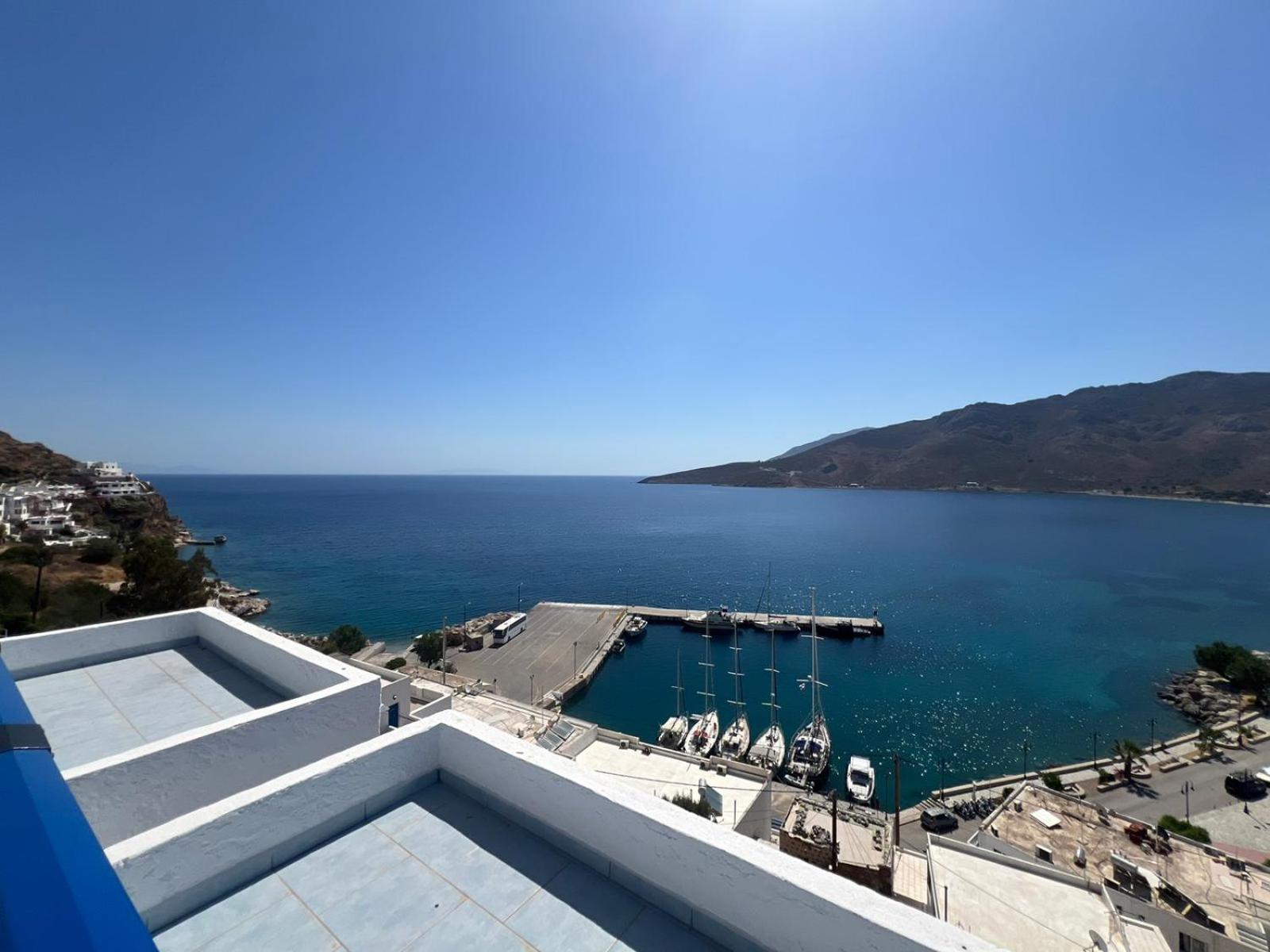 Marinas Studios Livadia  Стая снимка