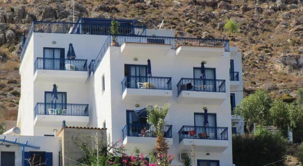 Marinas Studios Livadia  Екстериор снимка